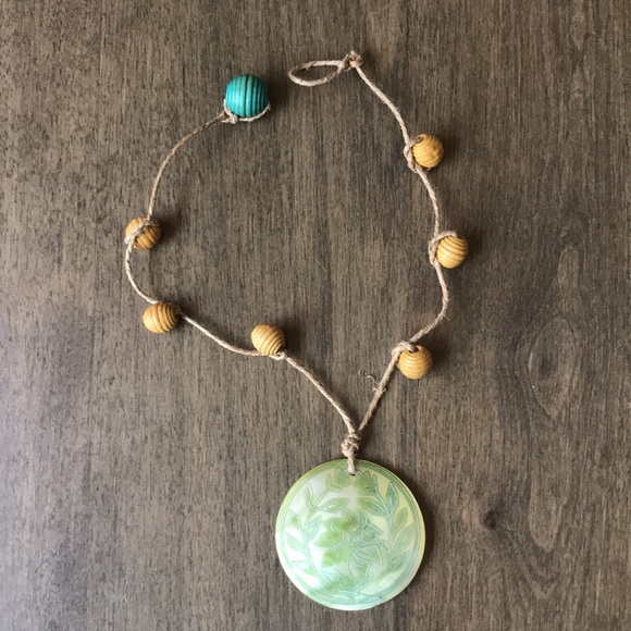 Handmade hemp string and shell pendant choker - Picture 7 of 7